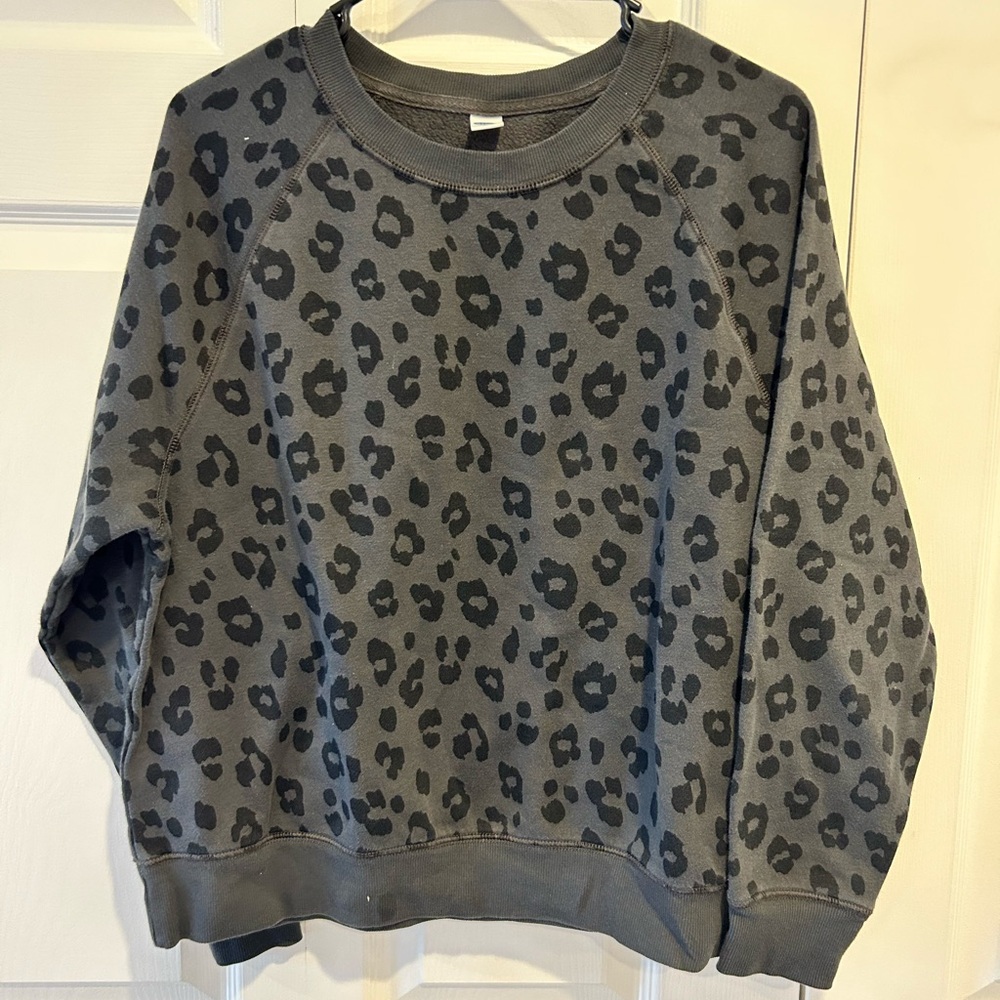Old navy cheetah print crew neck sweatshirt